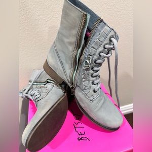 Betsey Johnson Litzlo Combat Leather Bootie, light Blue, size 8, Style 309019
